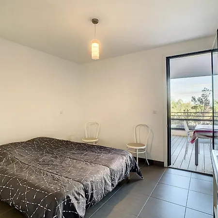 Apartamento F2 Avec Terrasse, Piscine Commune, Proche - Fr-1-715-106 *