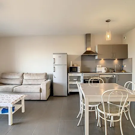 F2 Avec Terrasse, Piscine Commune, Proche - Fr-1-715-106 *