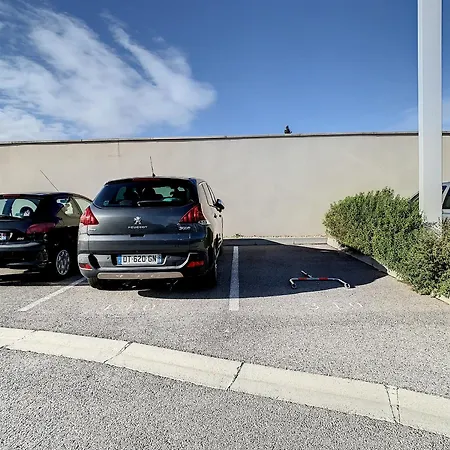 F2 Avec Terrasse, Piscine Commune, Proche - Fr-1-715-106