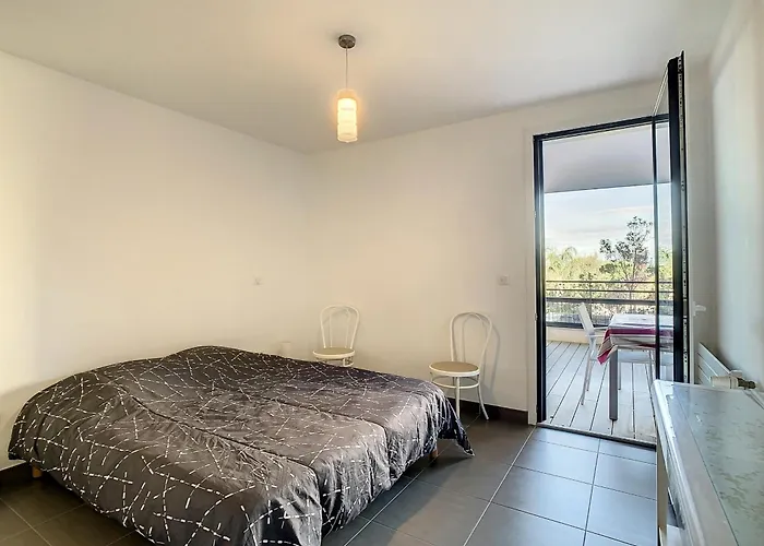 Apartment F2 Avec Terrasse, Piscine Commune, Proche - Fr-1-715-106 *