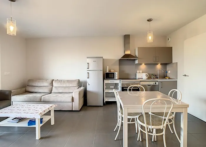 F2 Avec Terrasse, Piscine Commune, Proche - Fr-1-715-106 *