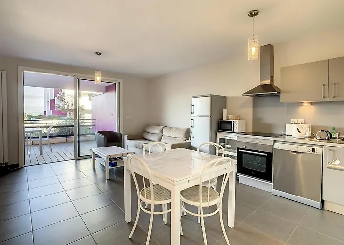 F2 Avec Terrasse, Piscine Commune, Proche - Fr-1-715-106 Apartmán *